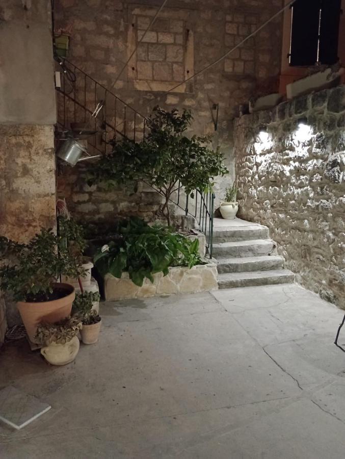 Apartment Antica With Yard & Bbq Сплит Екстериор снимка