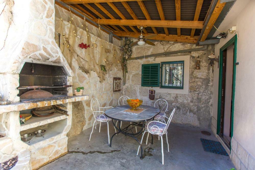 Apartment Antica With Yard & Bbq Сплит Екстериор снимка