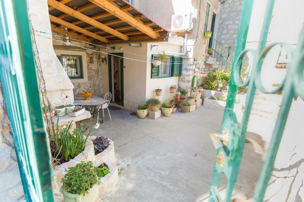 Apartment Antica With Yard & Bbq Сплит Екстериор снимка